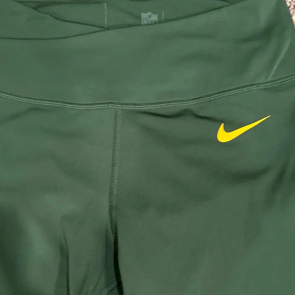 Nike DriFit Green Bay Packers leggings
